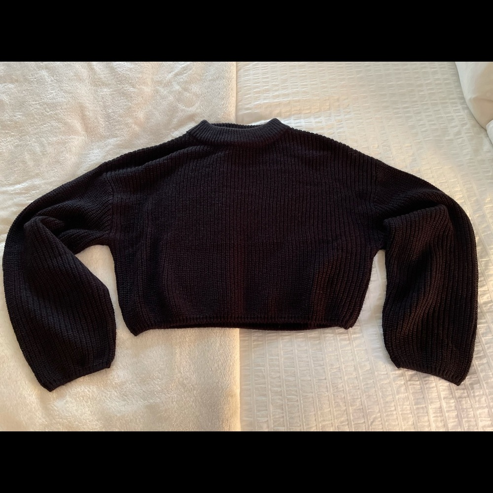 Black, knitted, cropped sweater.